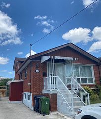 215 Vauxhall Drive, Toronto E04, ON, exterior