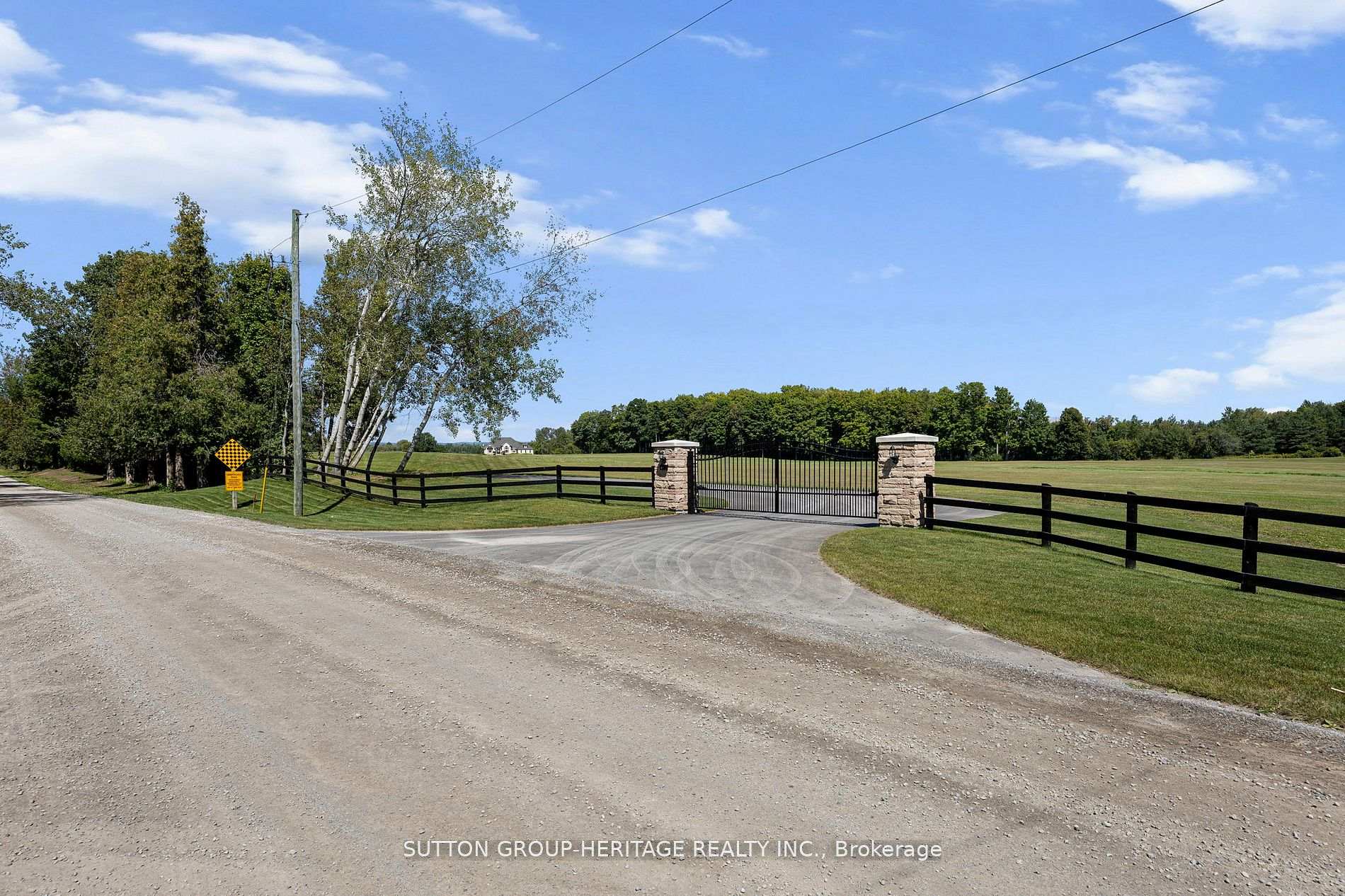 2100 Taunton Road, Clarington, ON, exterior
