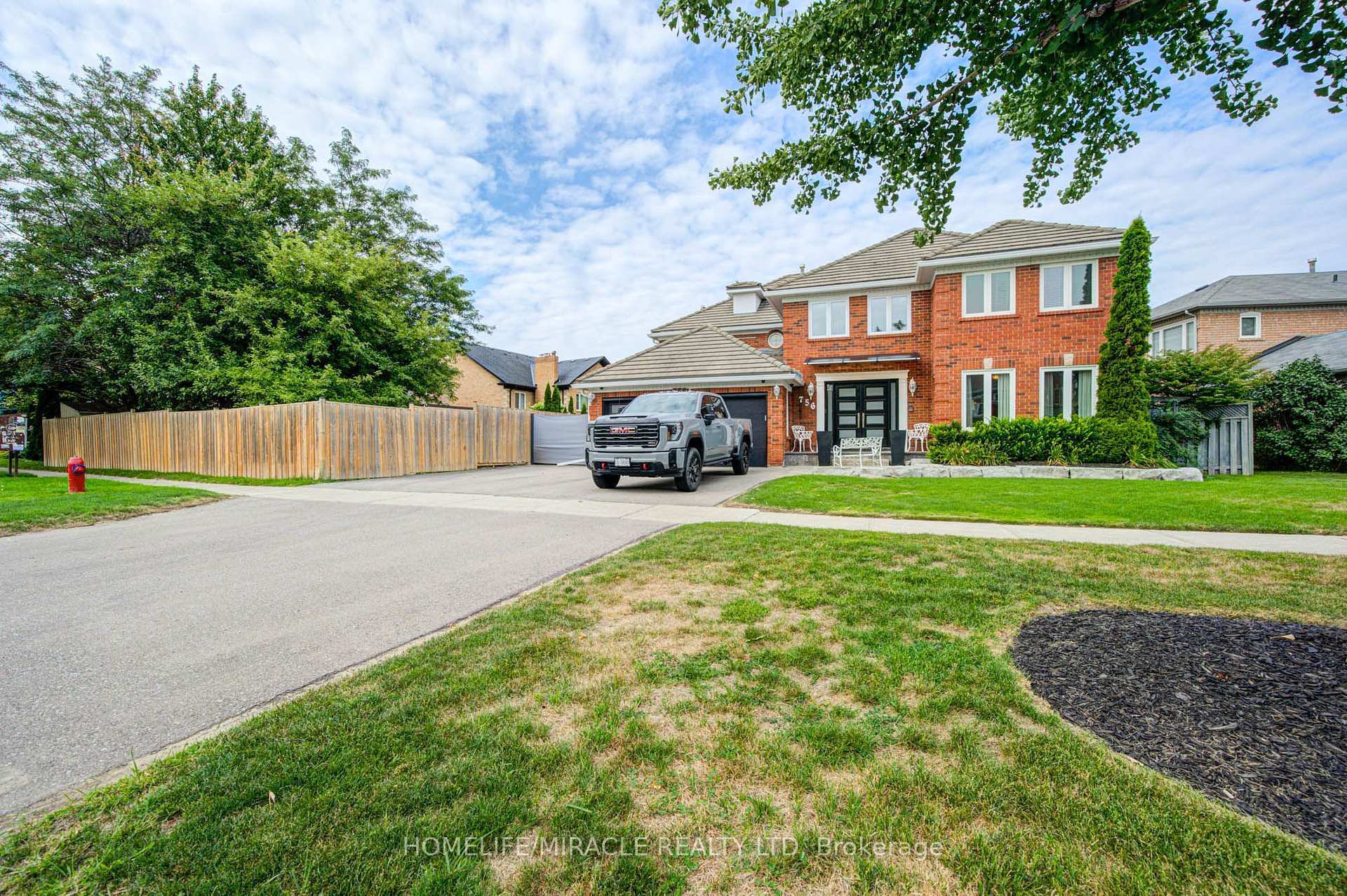 756 Kingsmere Avenue, Newmarket, ON, exterior