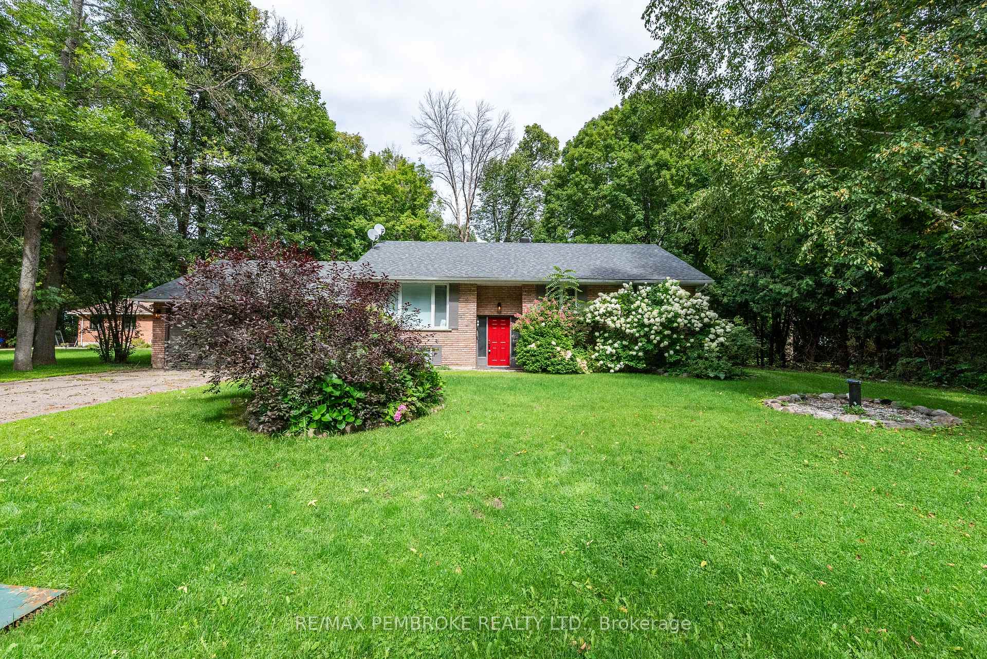 1486 Wilson Road, Laurentian Valley, ON, exterior