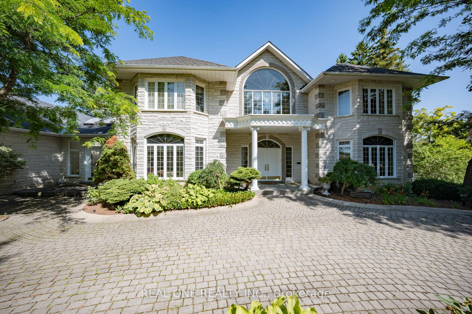 14 Alm Court, Aurora, ON, exterior