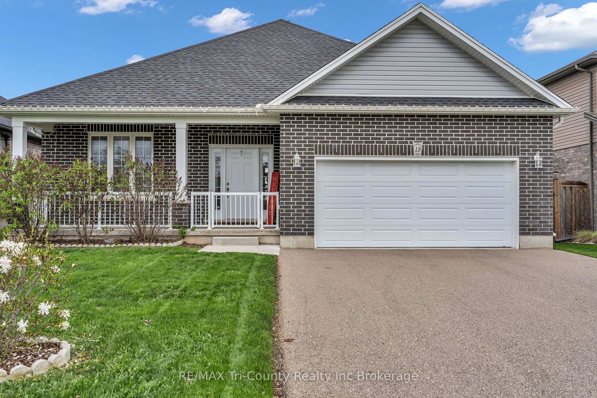 18 Crocus Avenue, Tillsonburg, ON, exterior