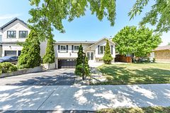 3315 Dwiggin Avenue, Mississauga, ON, exterior