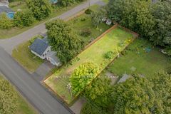 305 Ouida Street, Tay, ON, exterior
