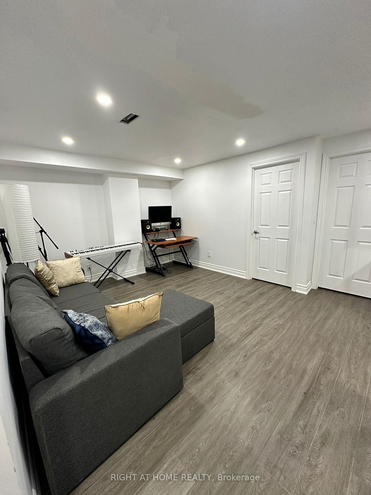 97 Forest Edge Crescent, East Gwillimbury, ON, exterior