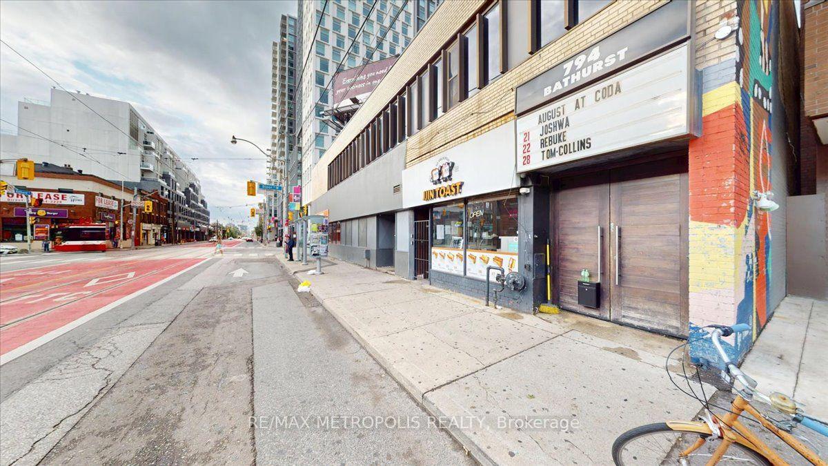 558 BLOOR ST Street, Toronto C02, ON, exterior