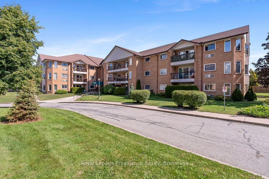 208 - 54 Tripp Boulevard, Quinte West, ON, exterior