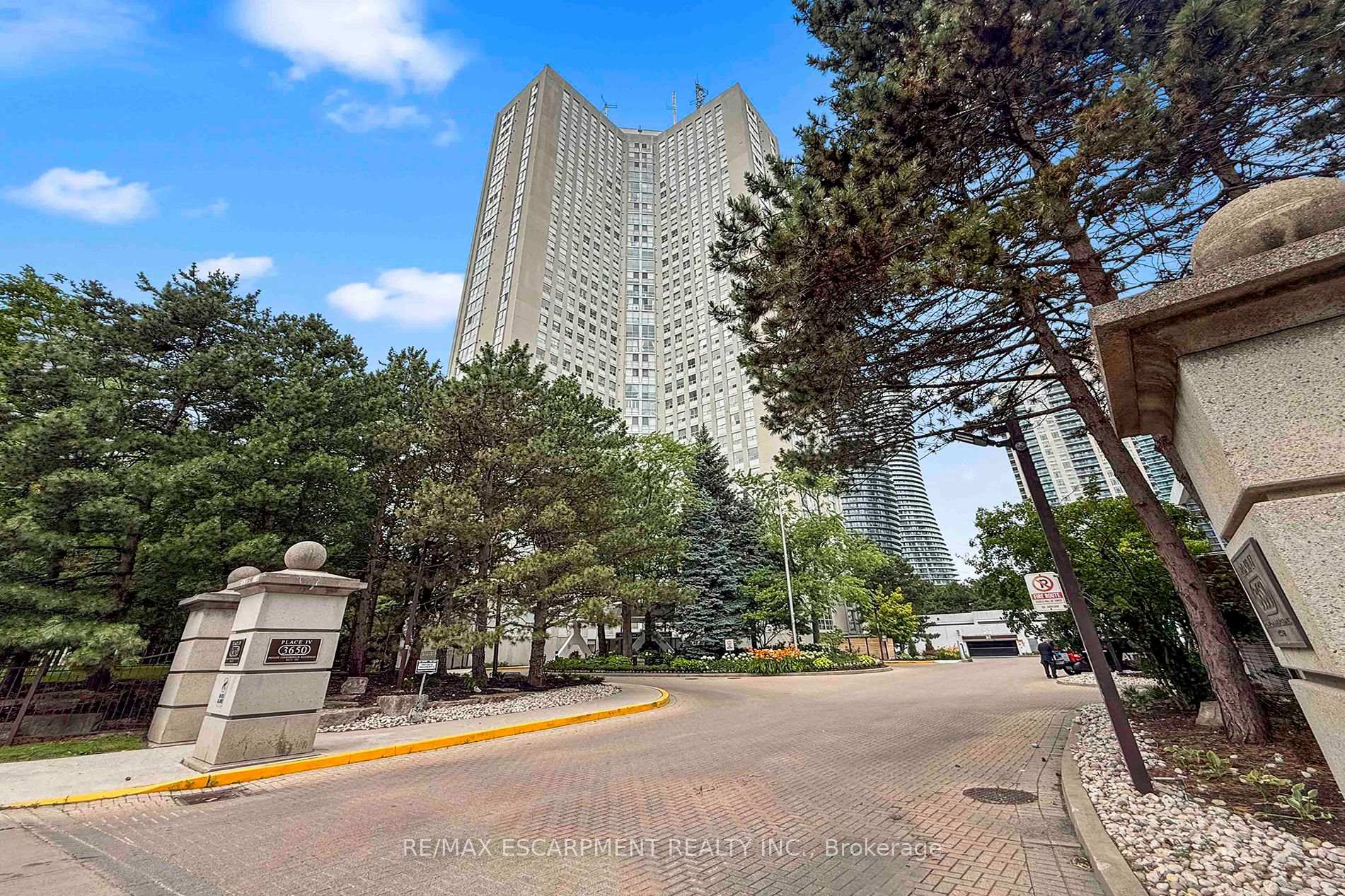 2804 - 3650 Kaneff Crescent, Mississauga, ON, exterior
