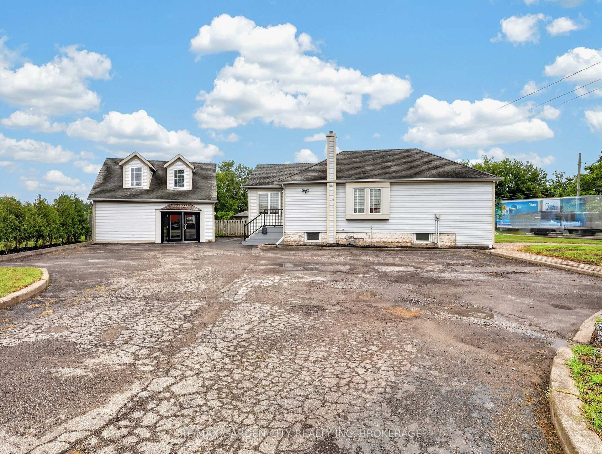 141 Eastchester Avenue, St. Catharines, ON, exterior