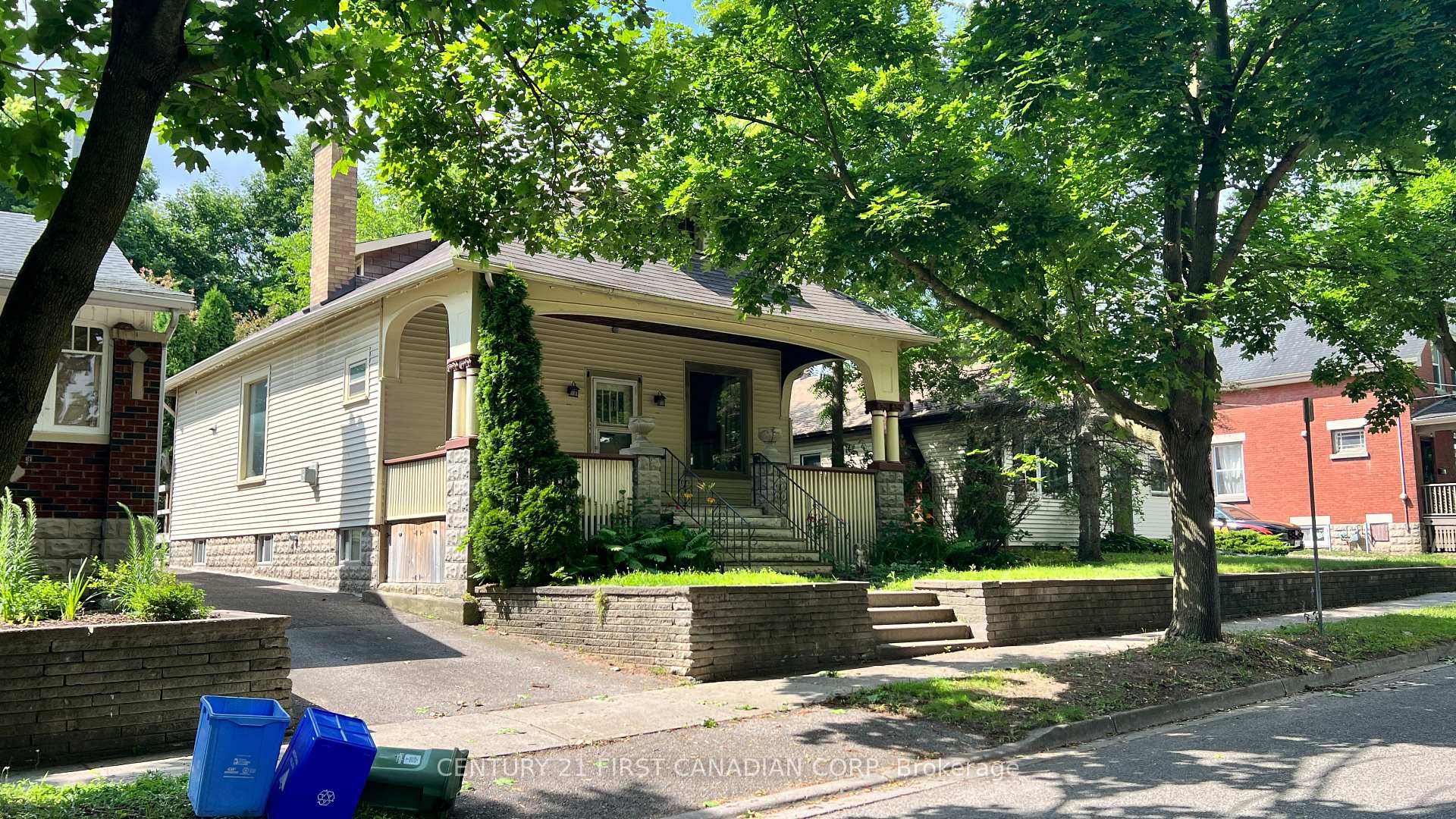 52 Becher Street, London South, ON, exterior