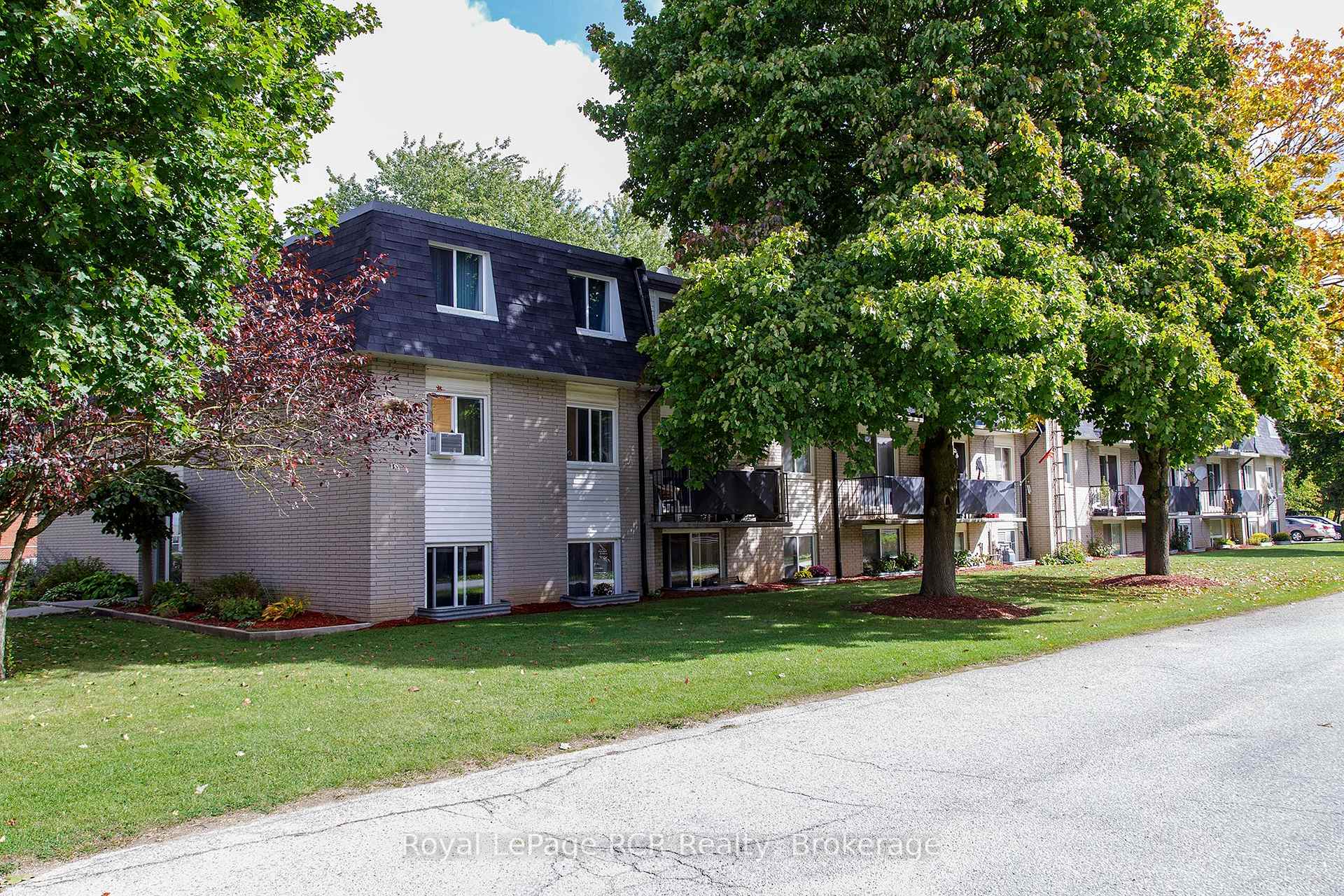 Unit 102 - 118 Preston Street, Wellington North, ON, exterior