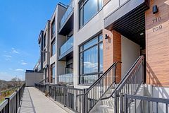 711 - 5 Steckley House Lane, Richmond Hill, ON, exterior