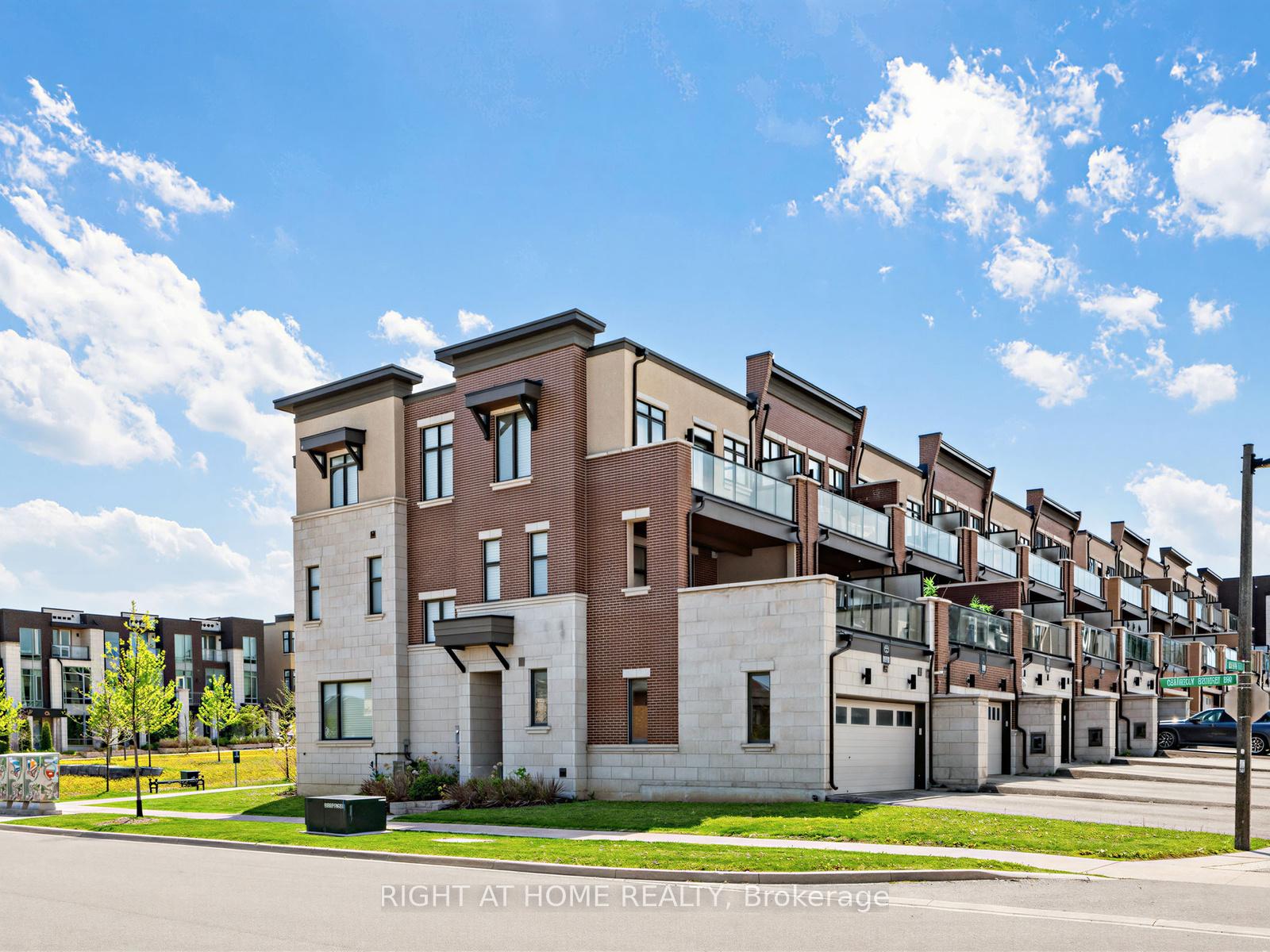 88 Crimson Forest Drive, Vaughan, ON, exterior
