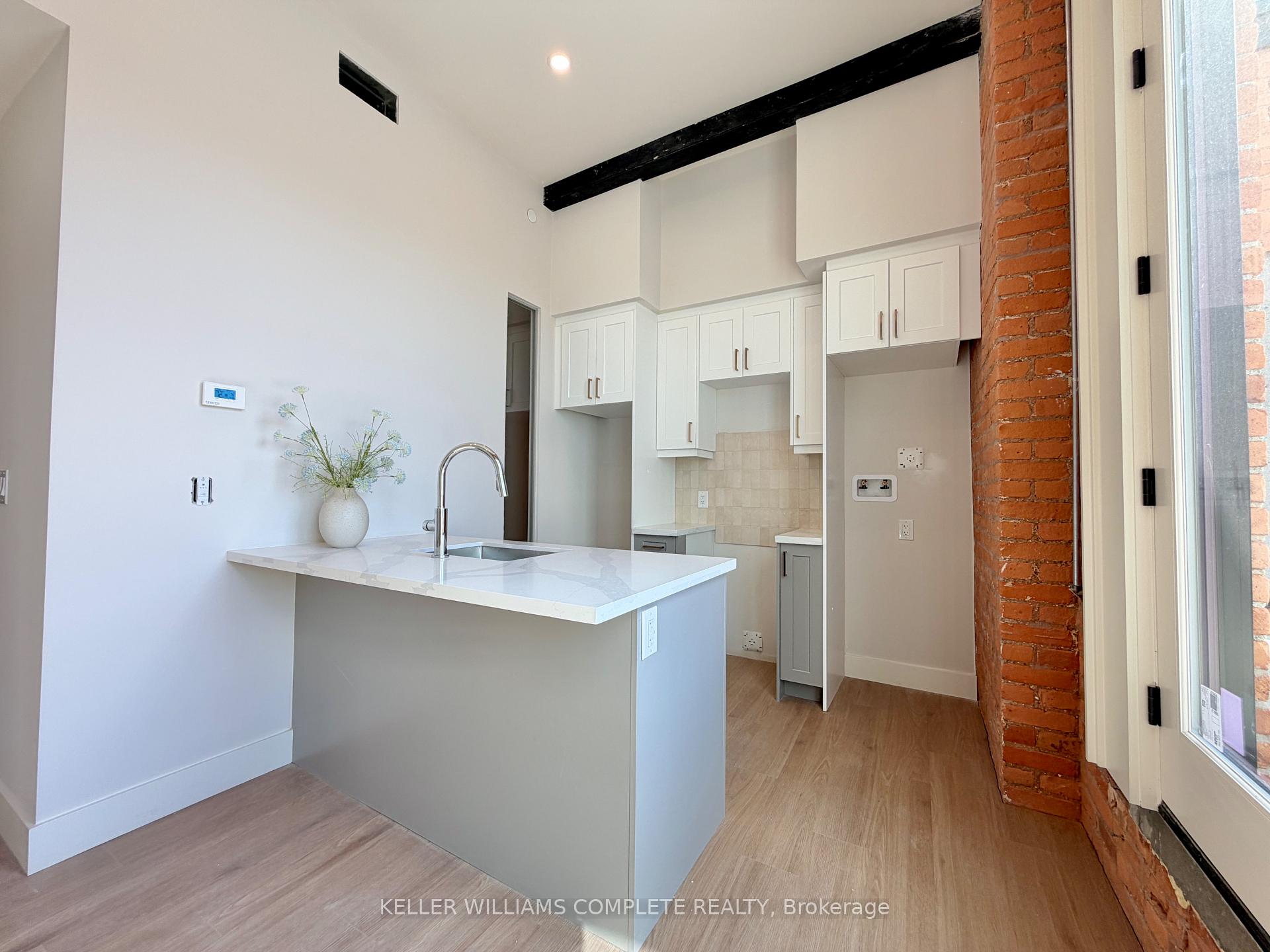 211 - 56 York Boulevard, Hamilton, ON, exterior