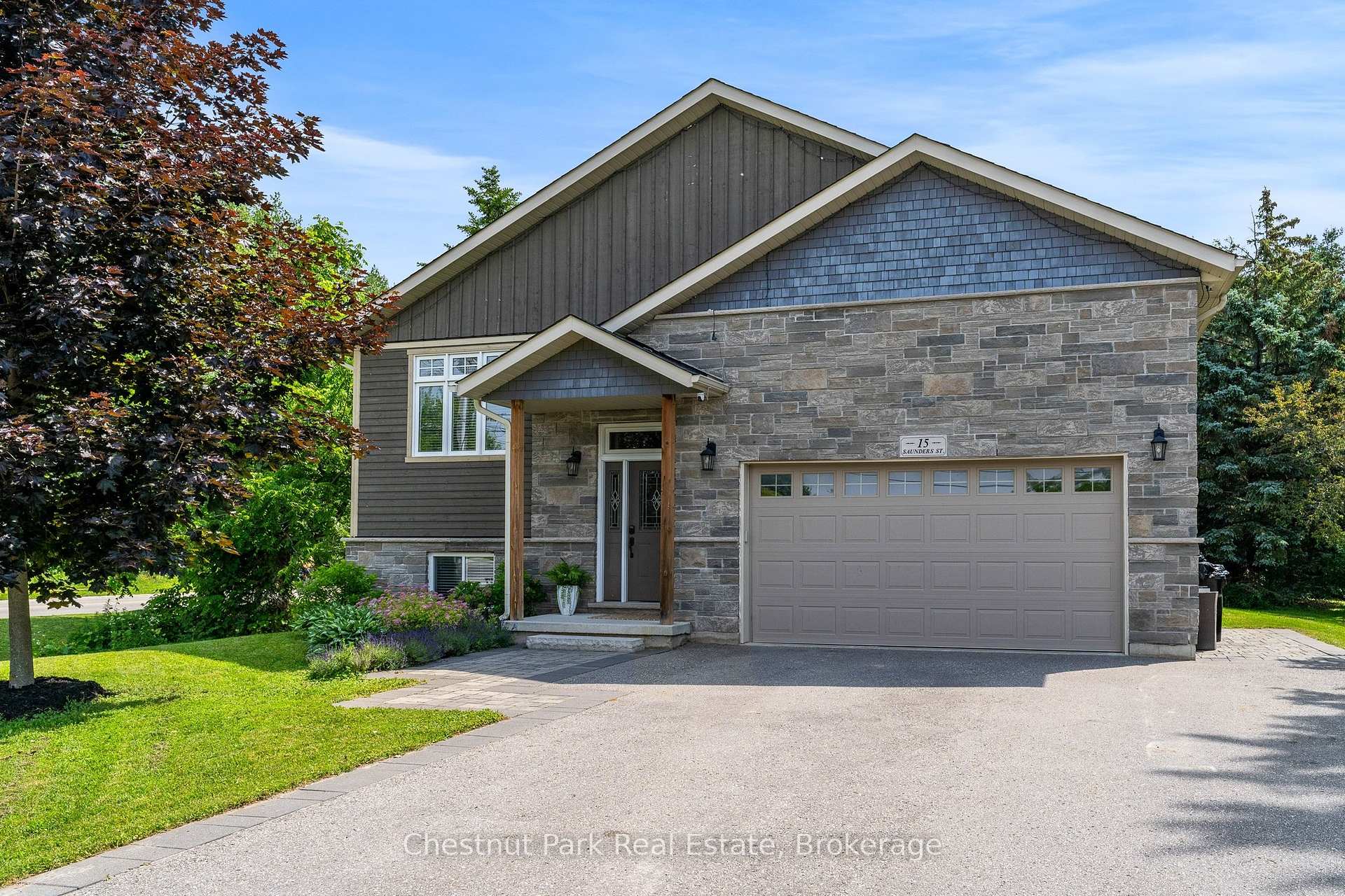 15 Saunders Street, Collingwood, ON, exterior