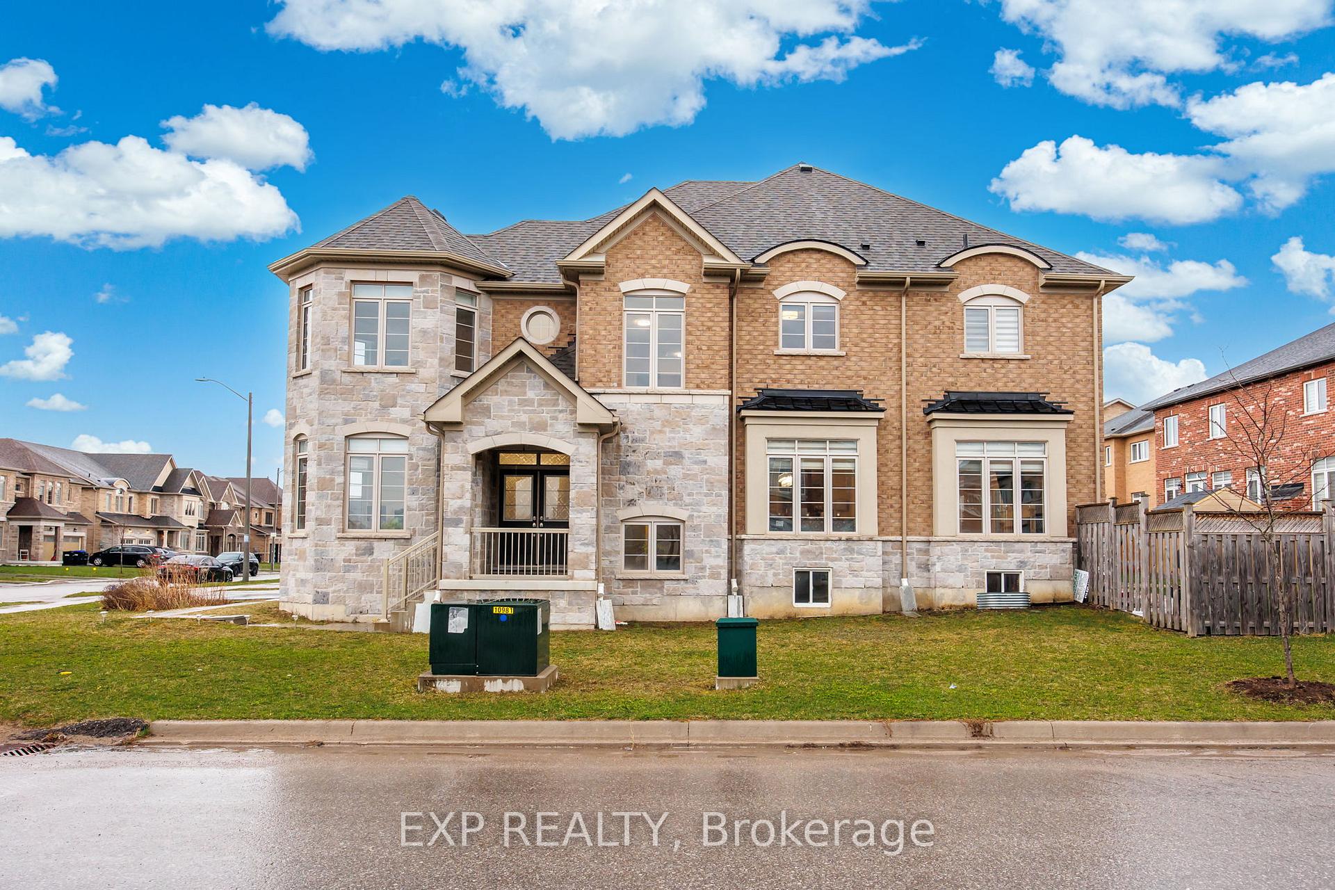 2300 Lozenby Street, Innisfil, ON, exterior