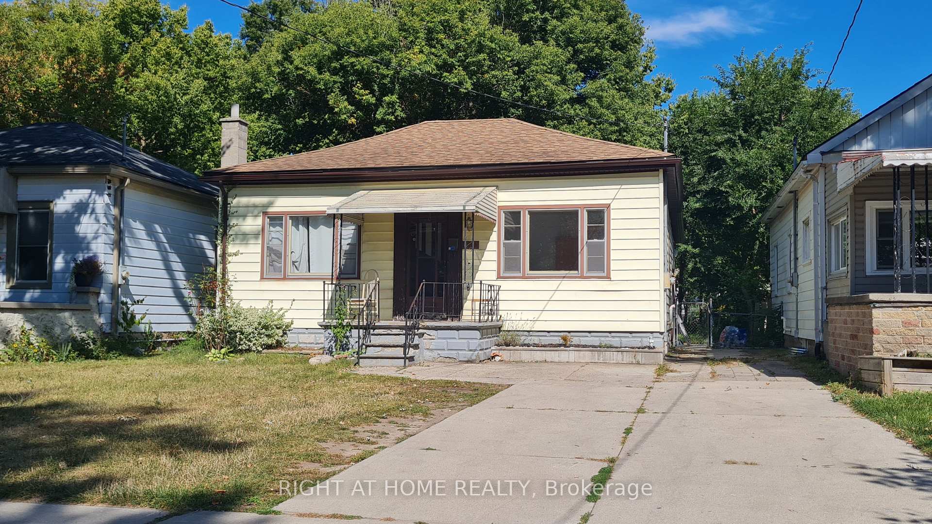 310 Grey Street, London East, ON, exterior