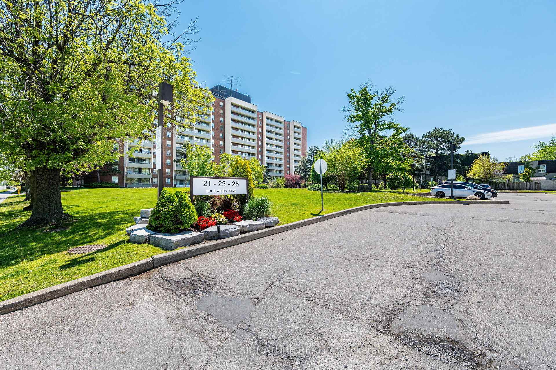 405 - 25 Four Winds Drive, Toronto W05, ON, exterior