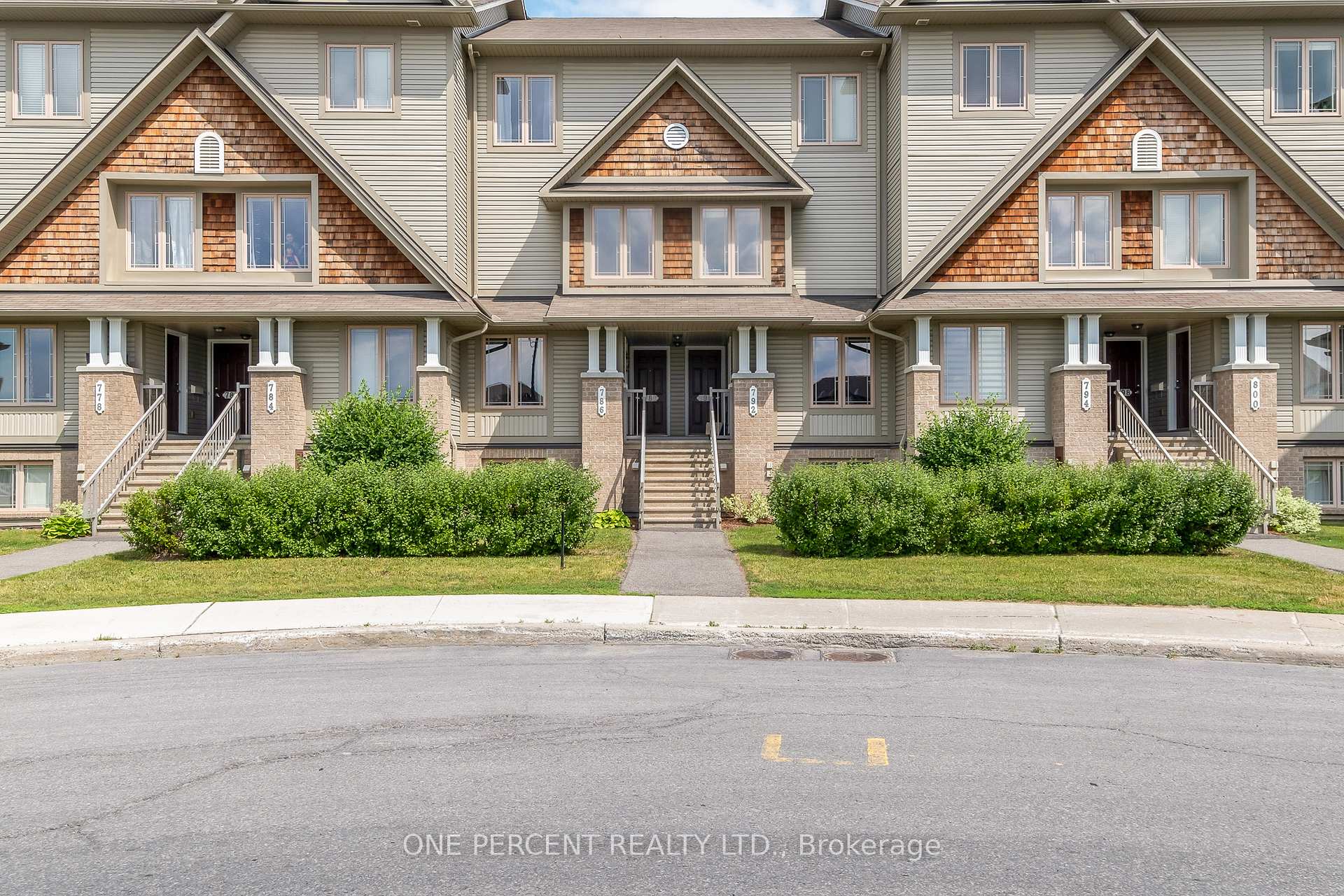 610 LAKERIDGE Drive, Orleans - Cumberland and Area, ON, exterior