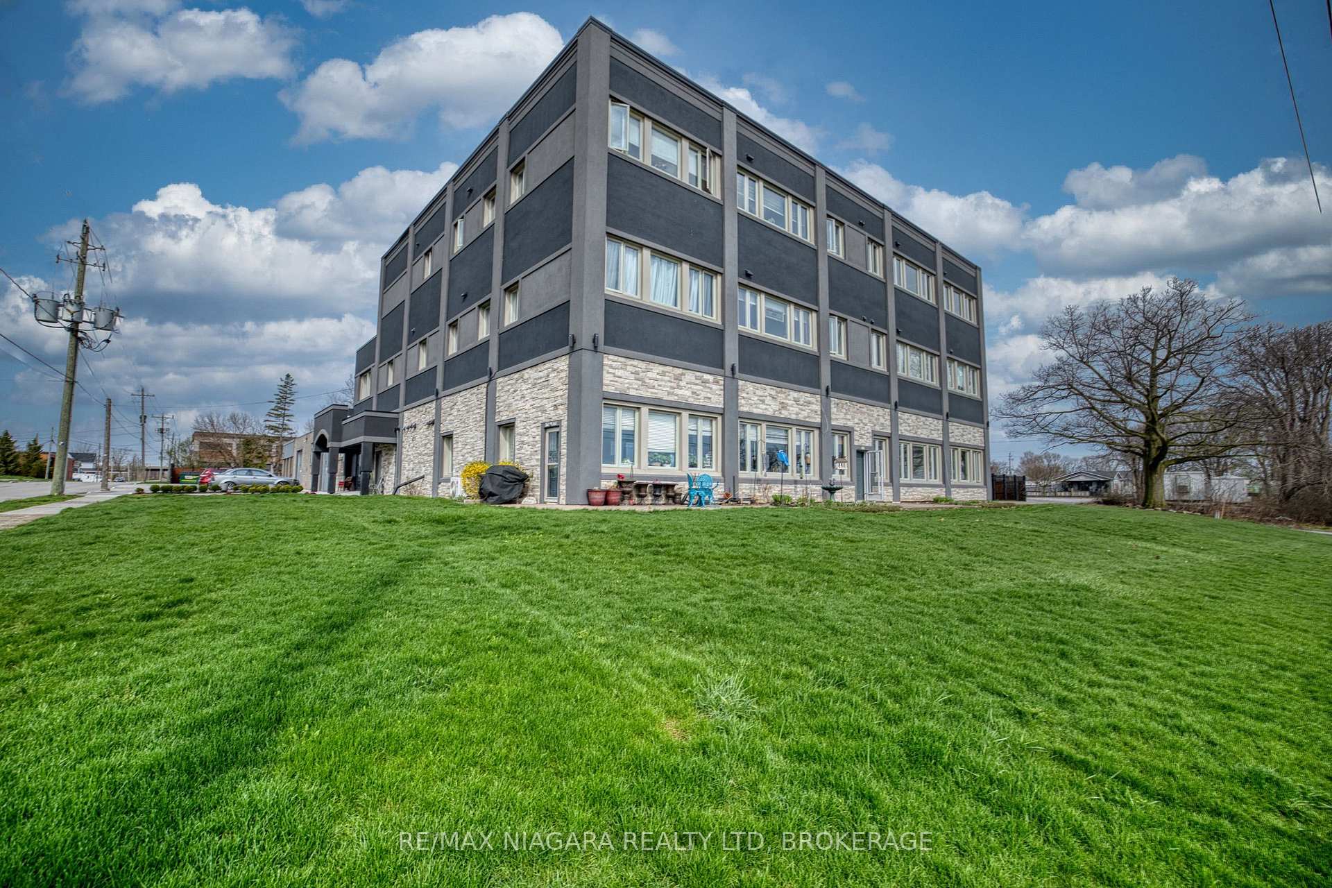 Unit #12 - 2 Lewis Street, Fort Erie, ON, exterior