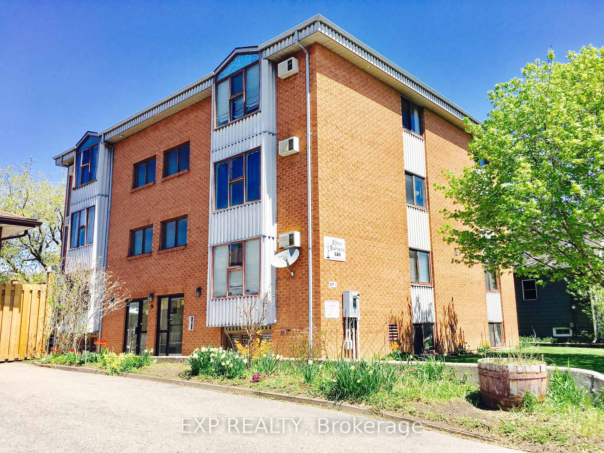 3 - 520 Bloor Street E, Oshawa, ON, exterior