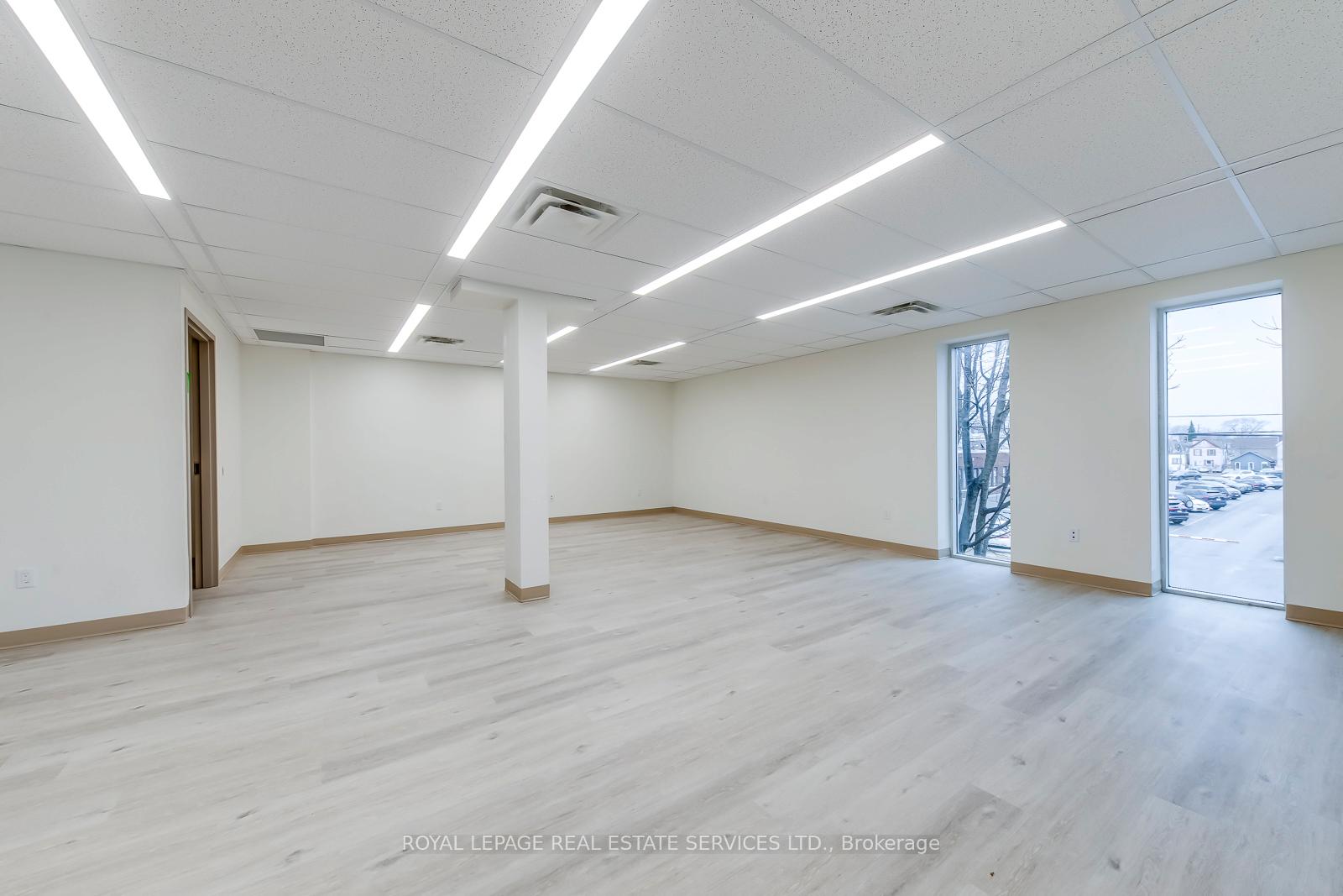 200 - 401 Victoria Avenue N, Hamilton, ON, exterior