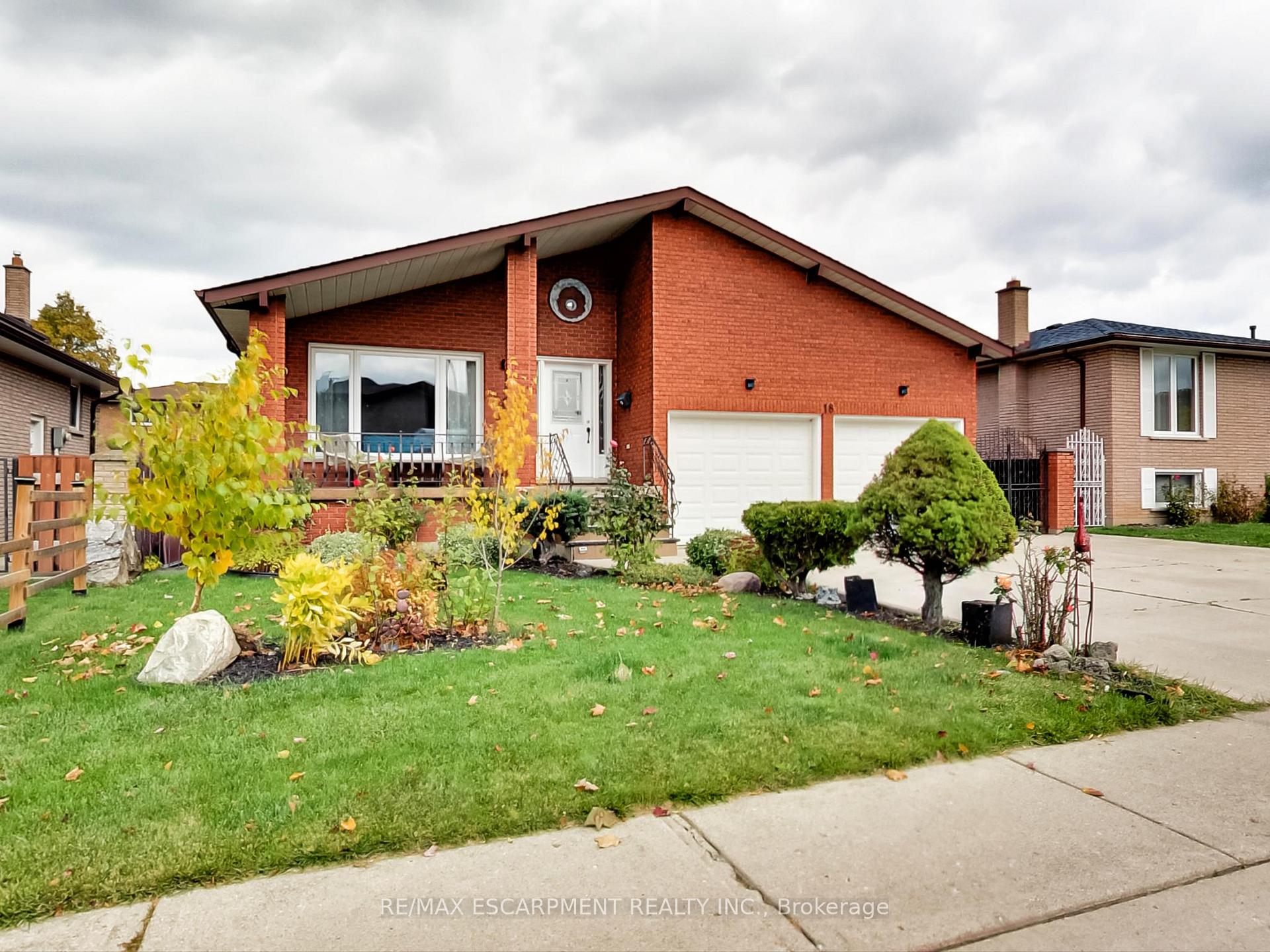 18 Pavarotti Court, Hamilton, ON, exterior