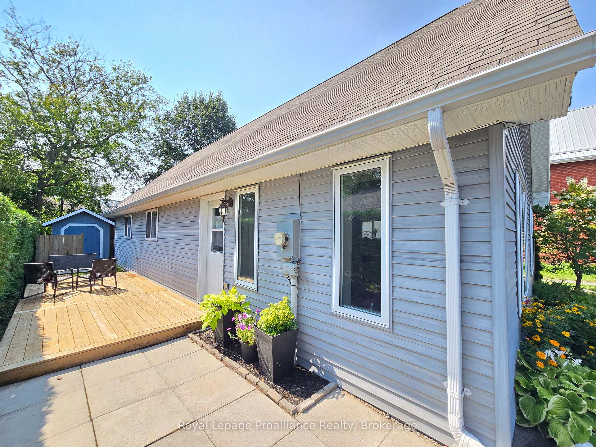 48 South George Street, Belleville, ON, exterior