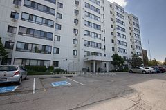 403 - 135 Baseline Road W, London South, ON, exterior