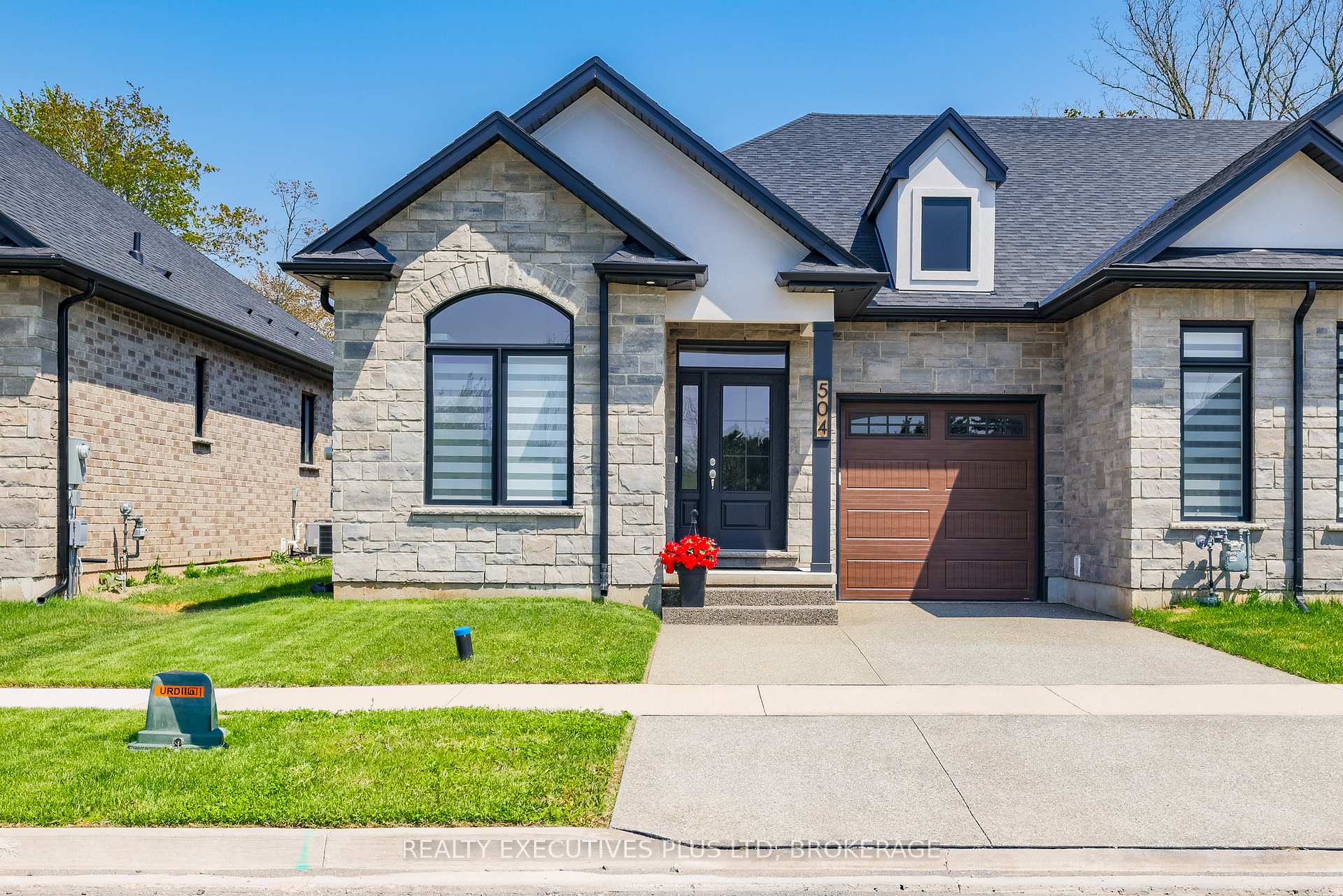 504 Royal Ridge Drive, Fort Erie, ON, exterior
