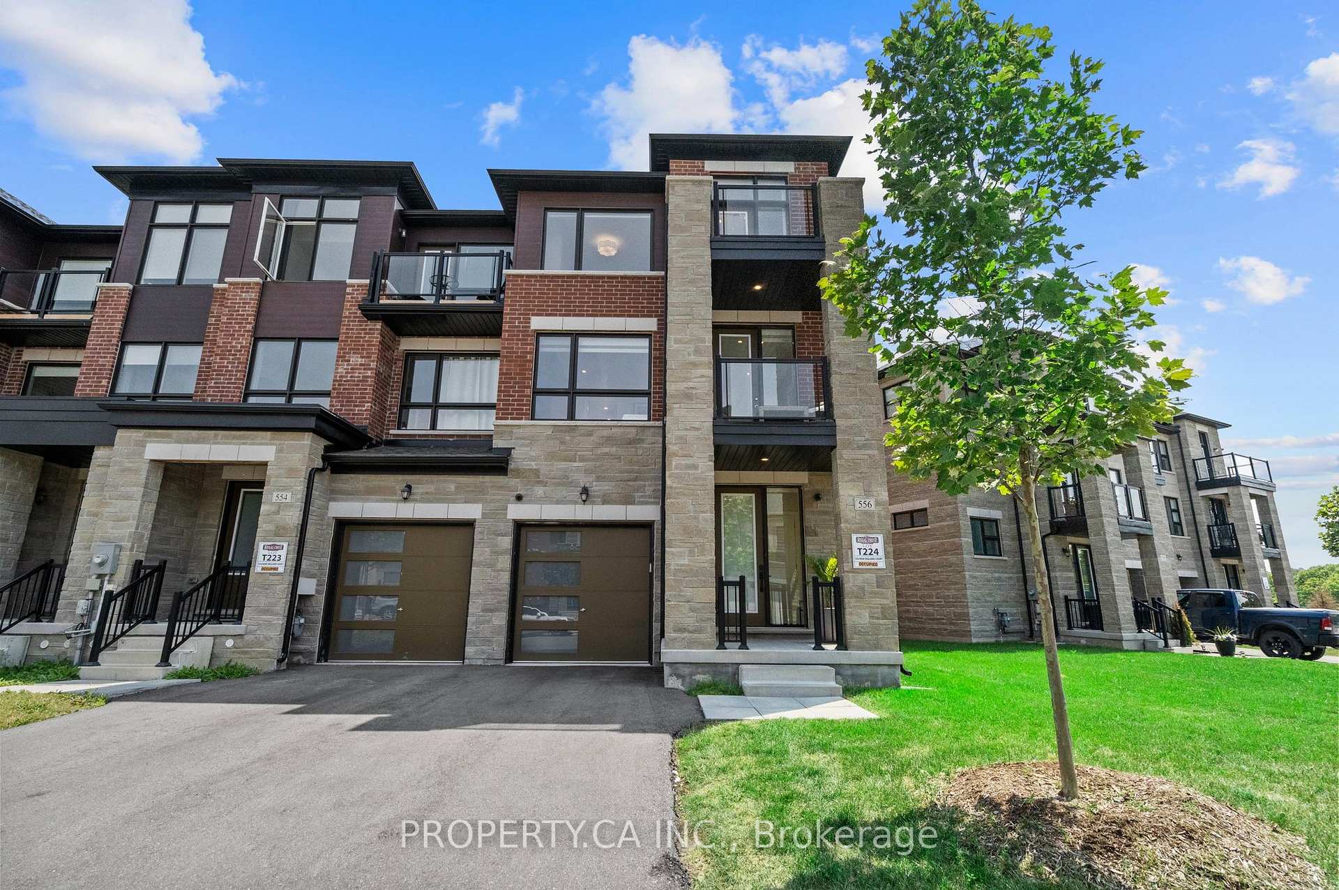 556 New England Court, Newmarket, ON, exterior
