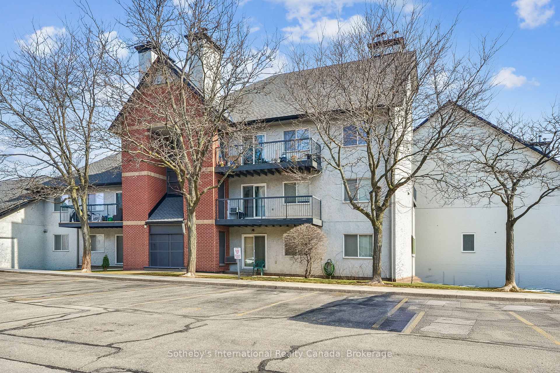 434 - 1450 Glen Abbey Gate, Oakville, ON, exterior