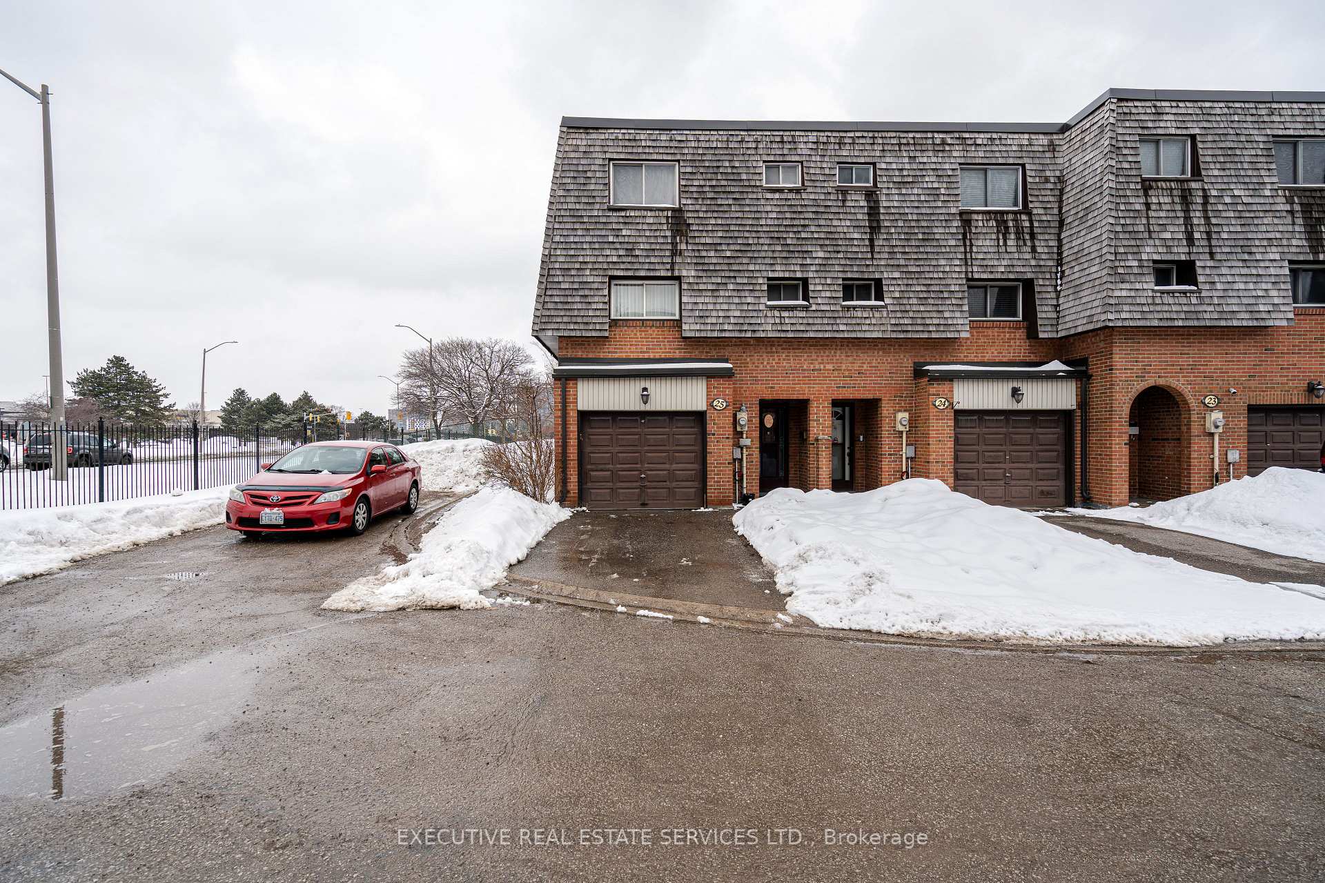 25 Briar Path, Brampton, ON, exterior