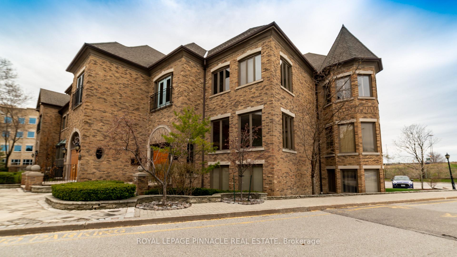 28-305 - 28 Village Centre Place, Mississauga, ON, exterior