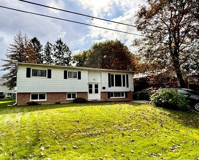 355 Oak Street, Gananoque, ON, exterior