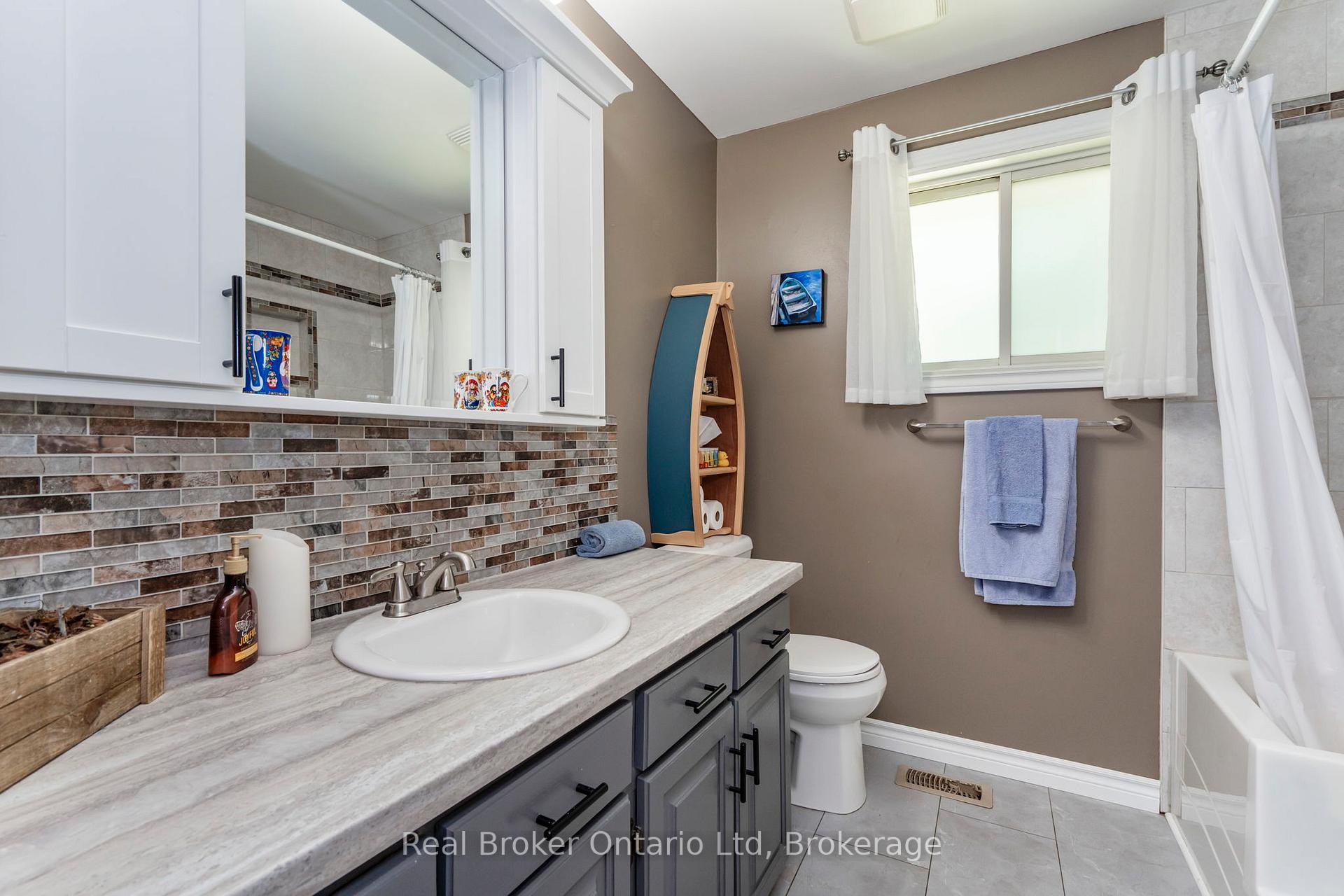 16 Mundy Avenue, Tiny, ON, exterior