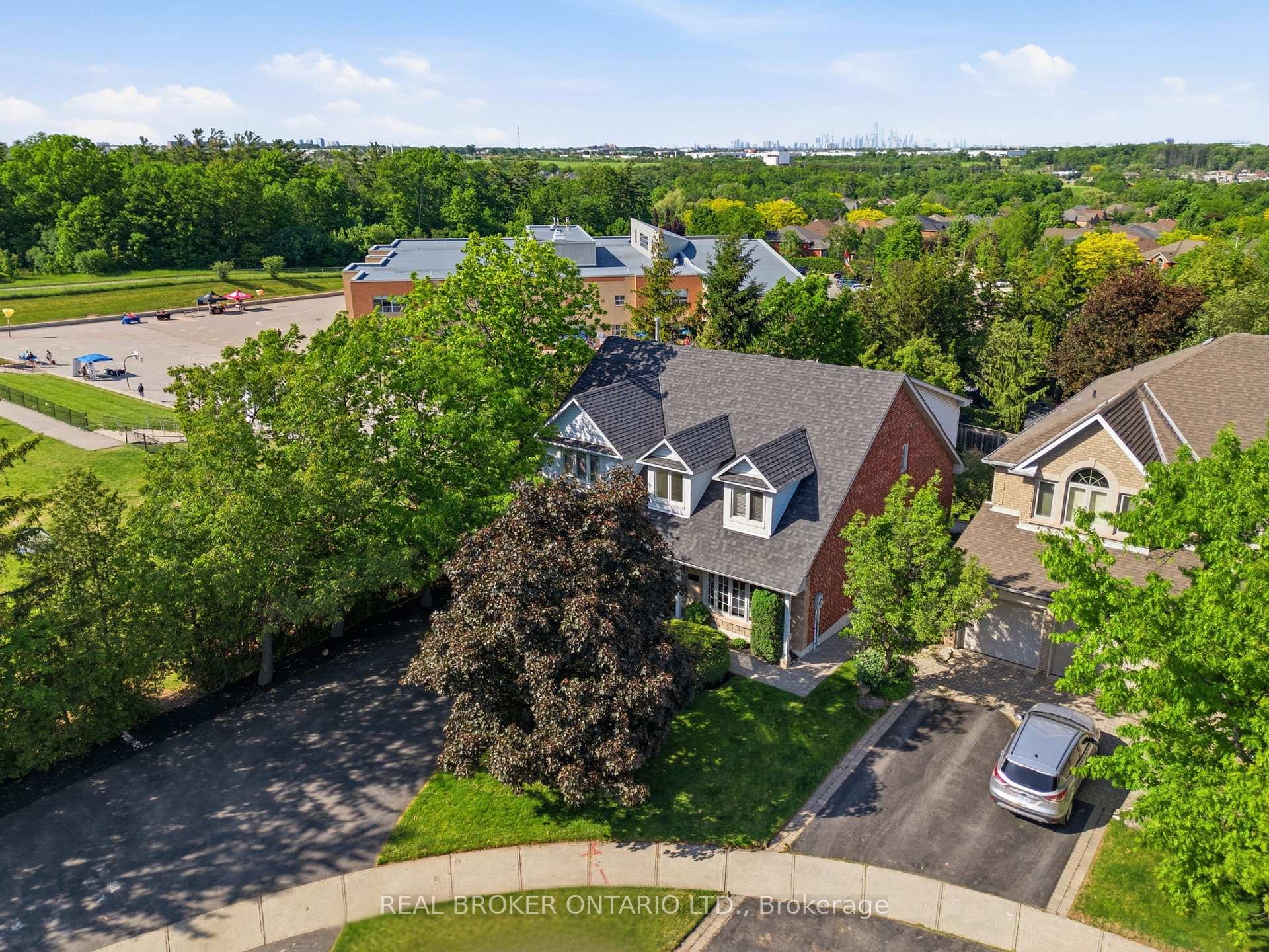 2205 Shaftesbury Court, Oakville, ON, exterior