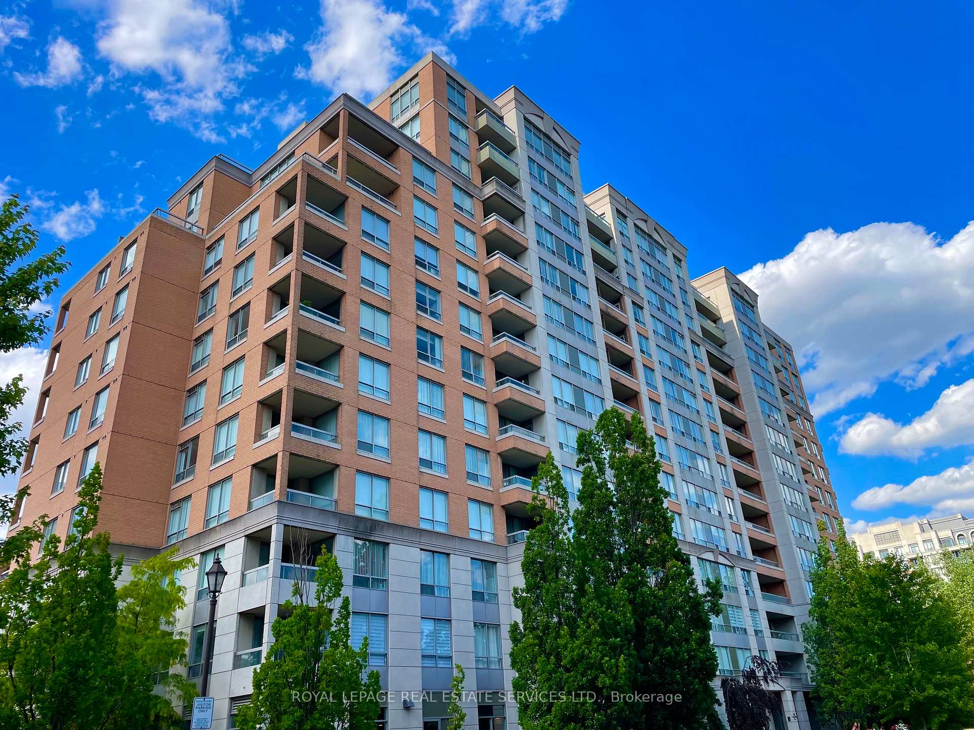 203 - 29 Northern Heights Drive, Richmond Hill, ON, exterior