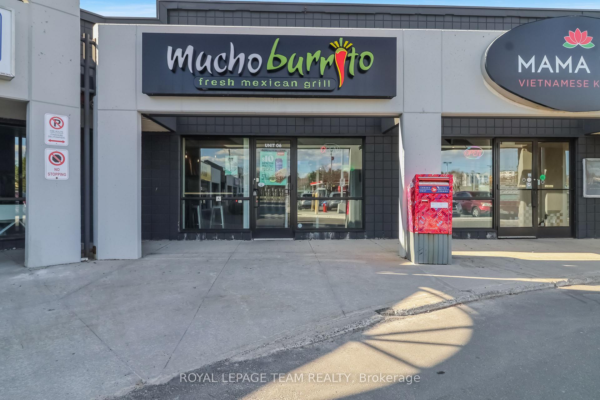 1861 Robertson Road, Bells Corners and South to Fallowfield, ON, exterior