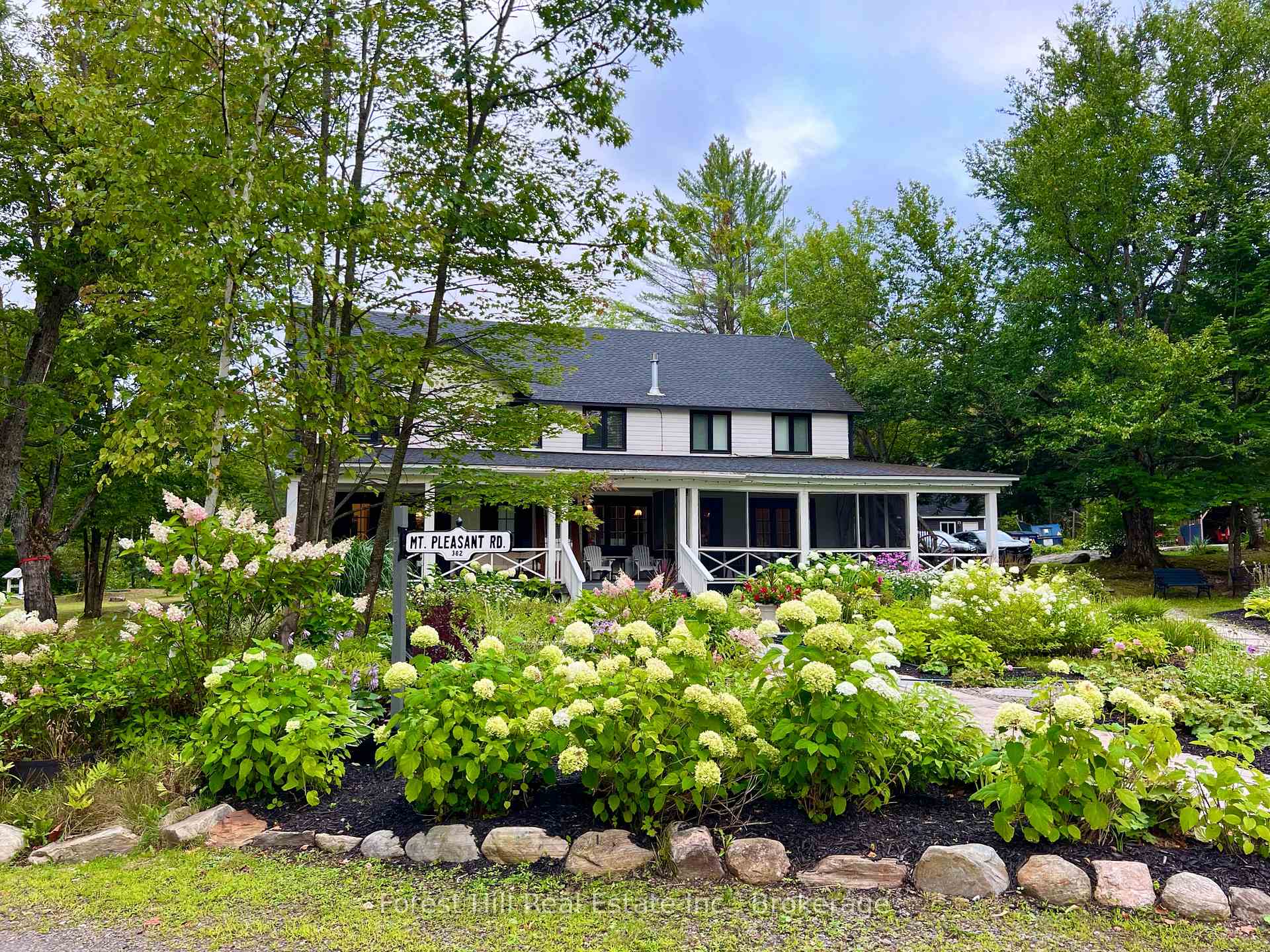 1040 Walker Lake Drive, Lake of Bays, ON, exterior