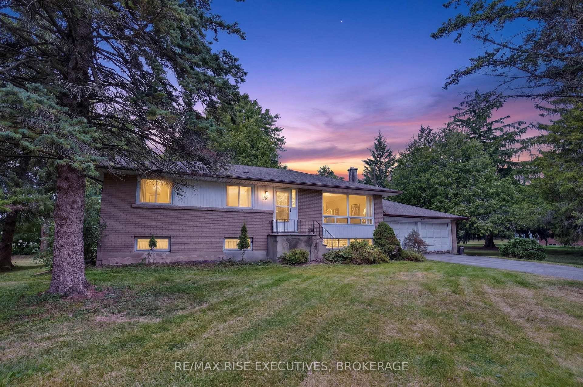 18 Dalgleish Avenue, Kingston, ON, exterior
