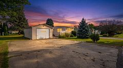 8 Stewart Street, Strathroy-Caradoc, ON, exterior
