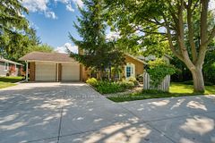 501 COMMISSIONERS Road E, London South, ON, exterior