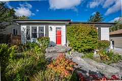 43 Lake Avenue N, Hamilton, ON, exterior