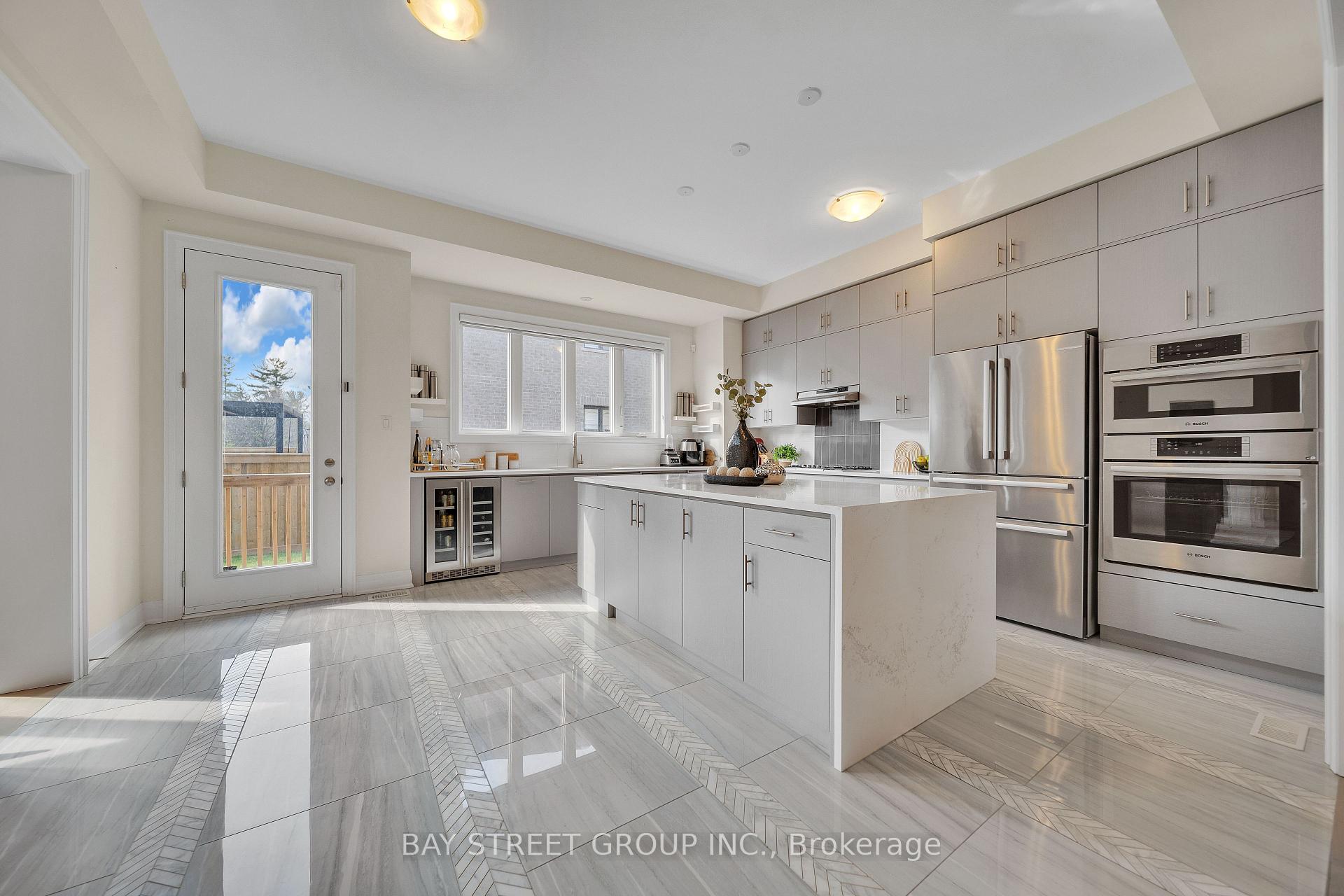 2411 Saw Whet Boulevard, Oakville, ON, exterior