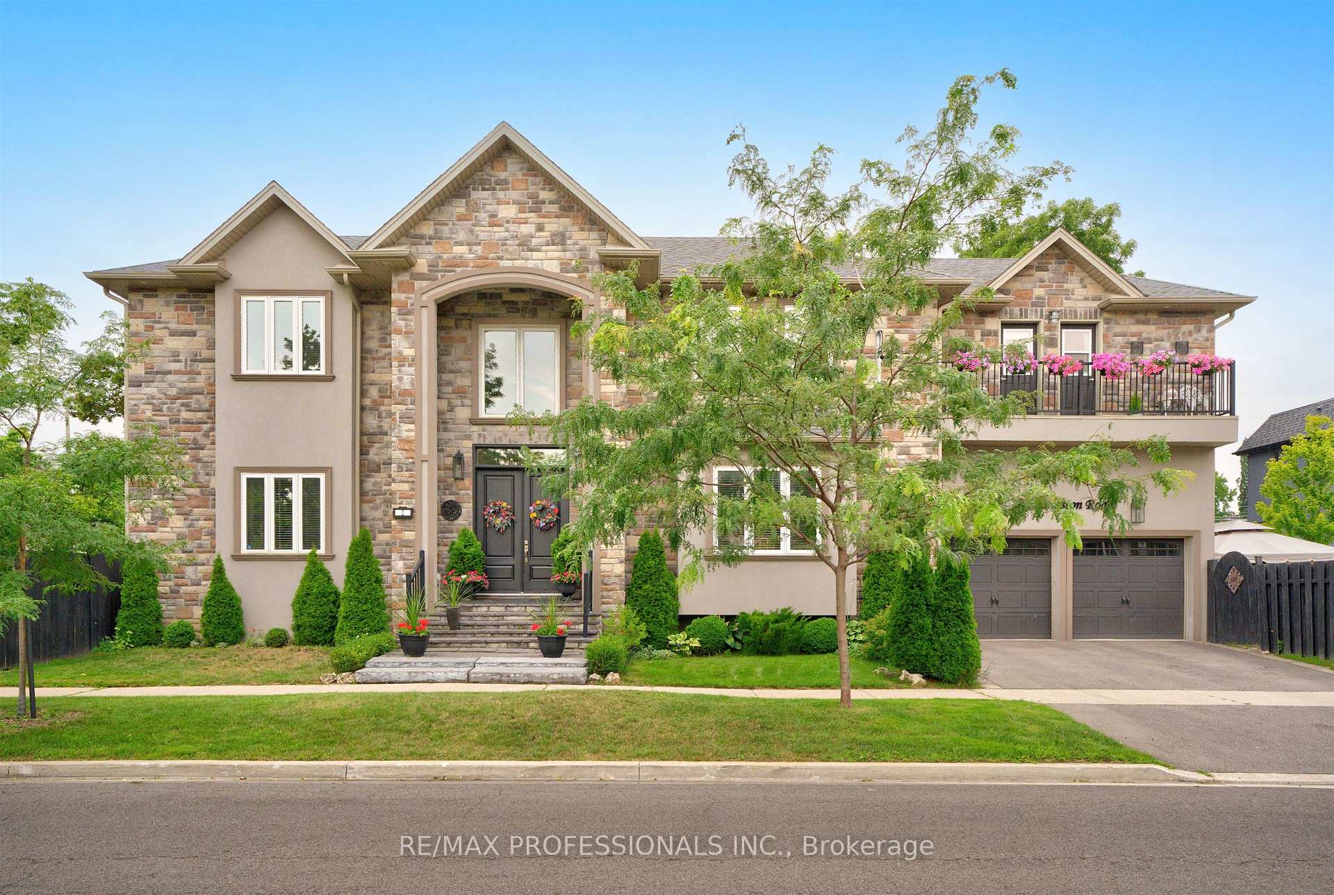 2 Charleston Road, Toronto W08, ON, exterior