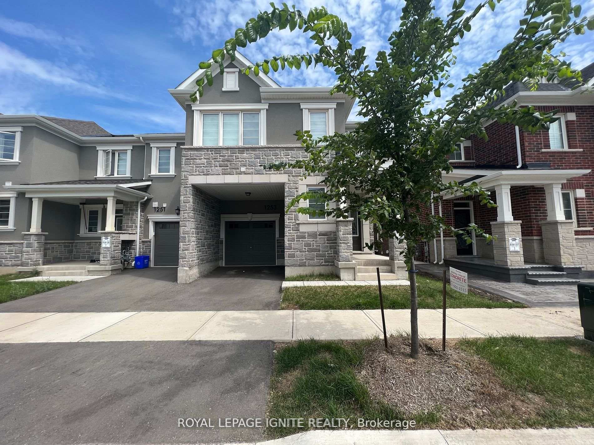 1253 Redbud Gardens, Milton, ON, exterior
