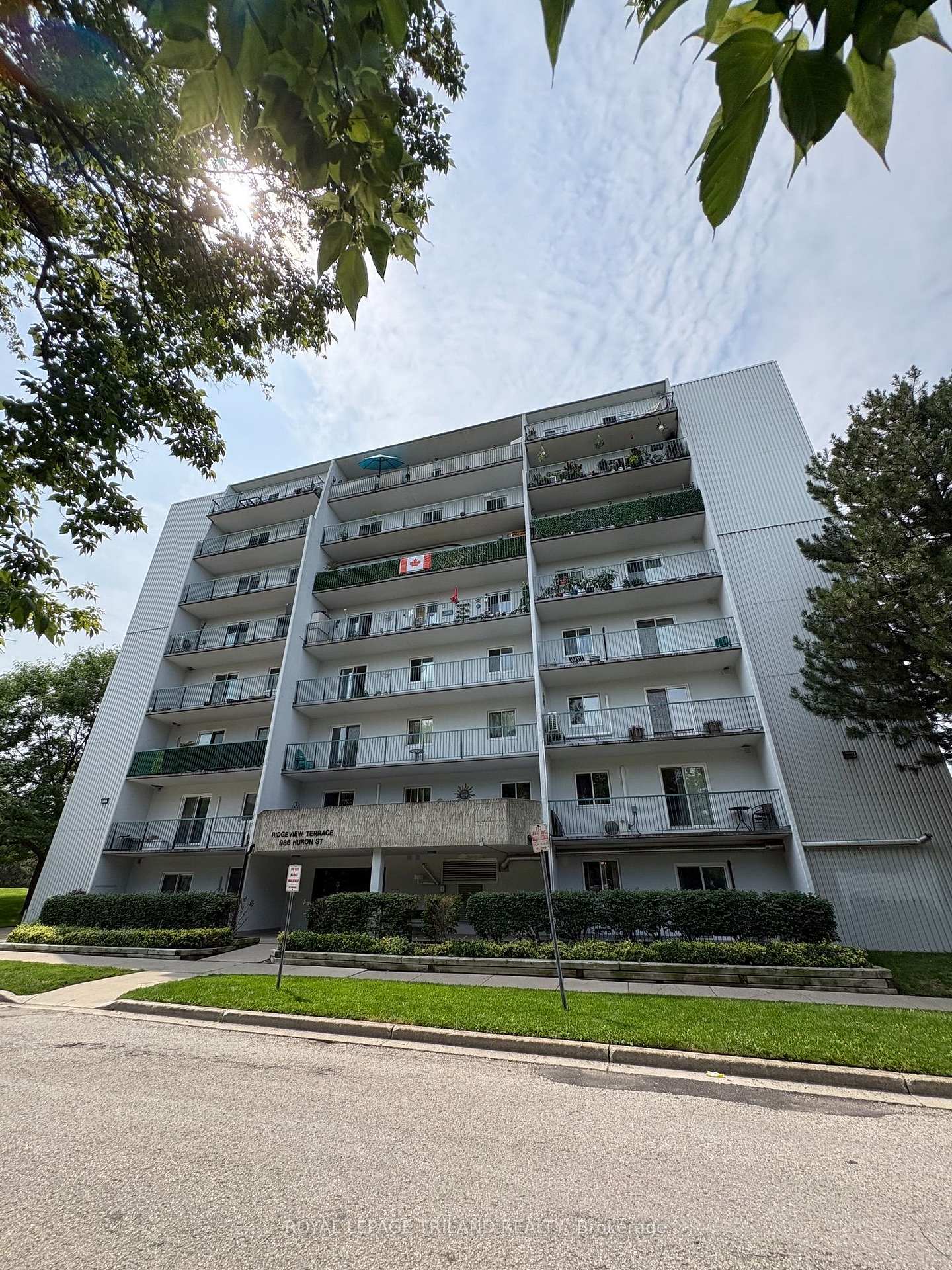 310 - 986 Huron Street, London East, ON, exterior