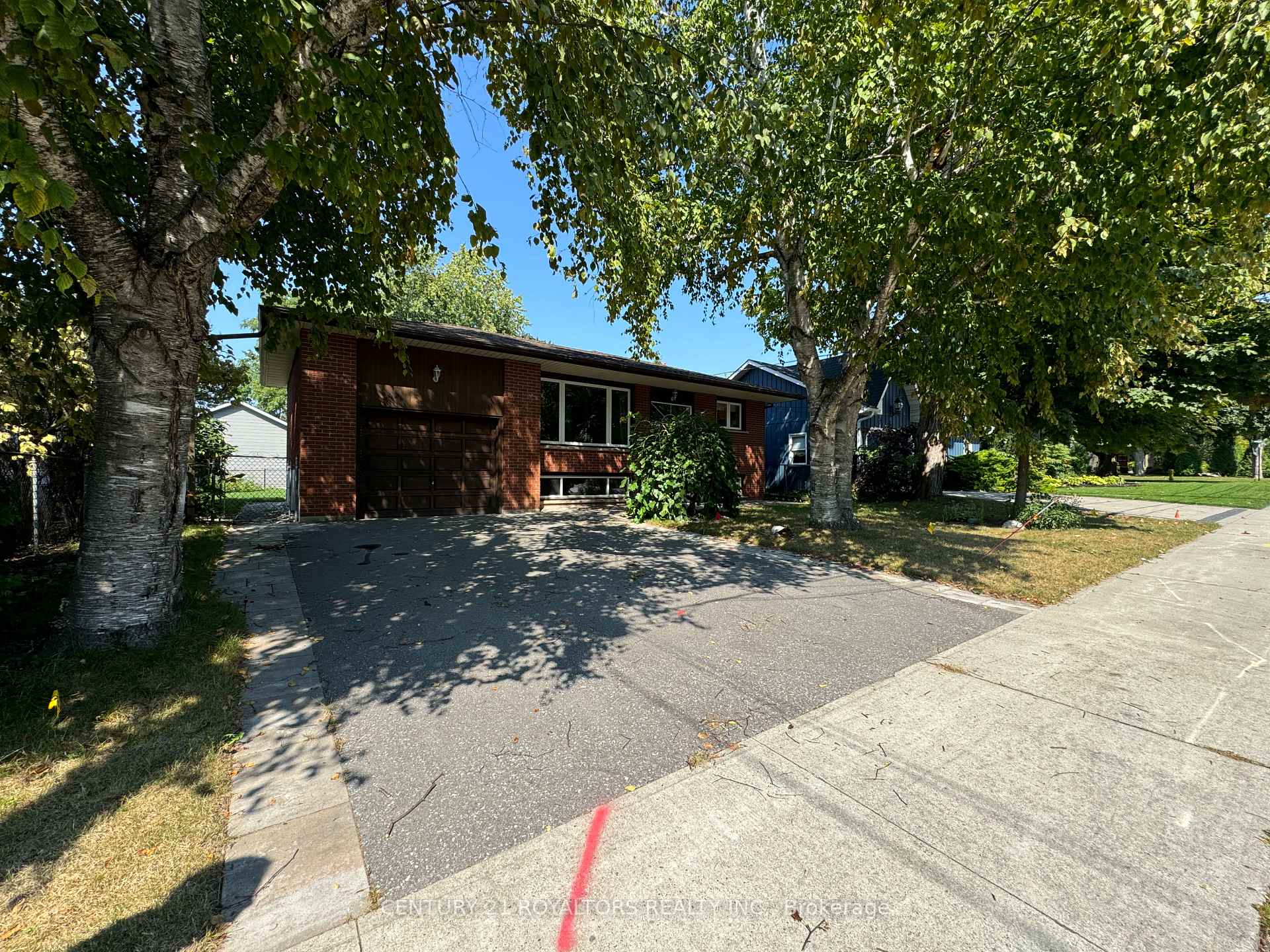 Bsmt - 404 Trent Street W, Whitby, ON, exterior