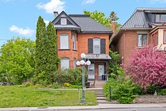 422 Donald B Munro Drive, Carp - Huntley Ward, ON, exterior